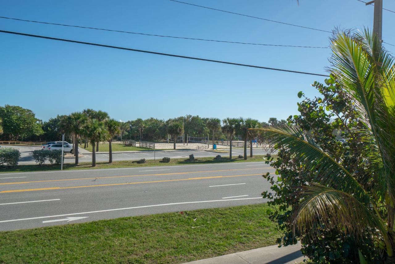 Beachside Serenity Escape - Private 3Br And 2Ba, Dog Friendly Duplex Oasis, Steps To Shore! Melbourne Eksteriør bilde